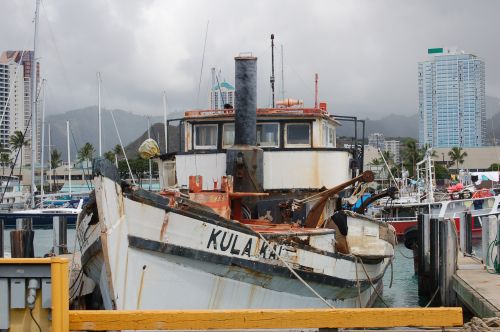 Historic Hawaii fishing boat broken up